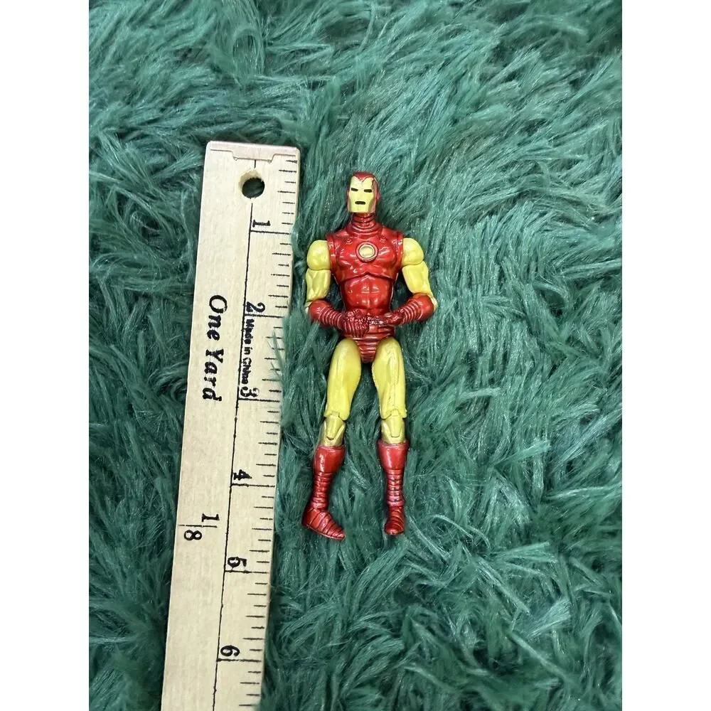 Hasbro Marvel Iron Man Action Figure 2009 Red Gold Yellow 4.5